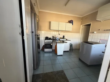 2 Bedroom Flat & Apartment