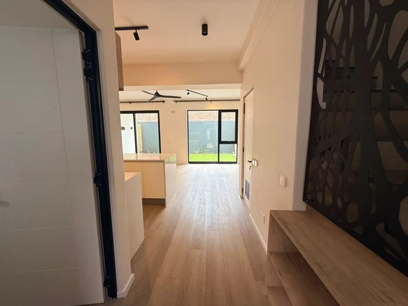 3 Bedroom Flat & Apartment