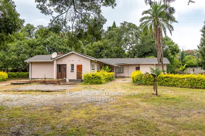 Stunning Road Road Frontage!