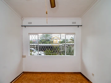 2 Bedroom Flat & Apartment