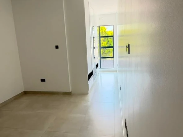 3 Bedroom Flat & Apartment