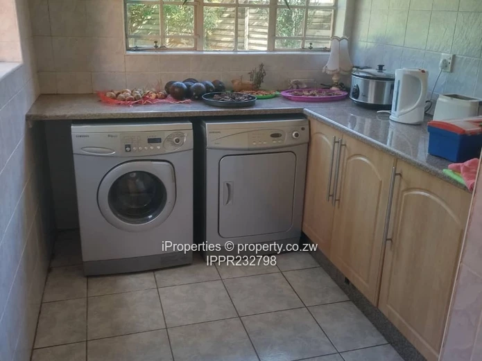 Spacious  old money  Property in Old Mazowe 