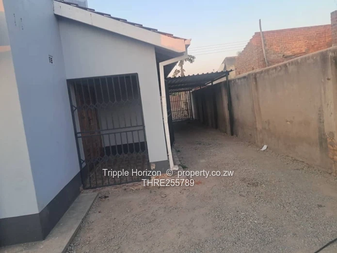 Waterfalls Mainway Meadows 4 Bedrooms Newly Renovated 