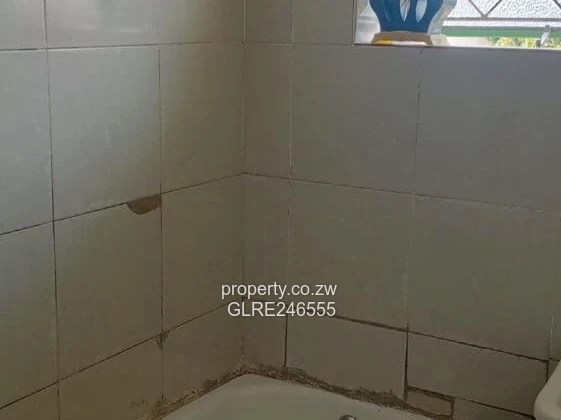 Spacious 3-Bed Solar Home with En Suite in Msasa Park