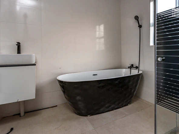 4 Bedroom Flat & Apartment