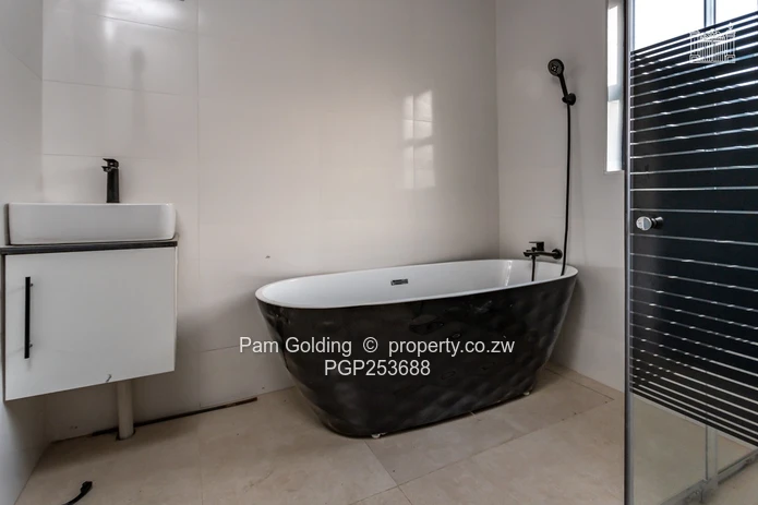 Spacious 4 Bed Villas In Hatfield