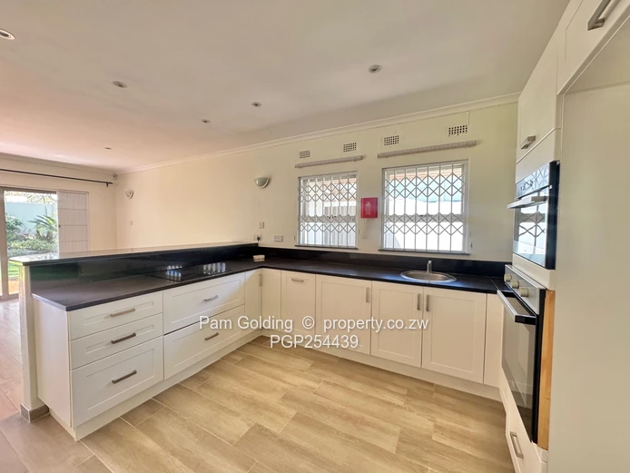 Newlands – Spacious 3 Bedroom Townhouse In Exclusive Complex