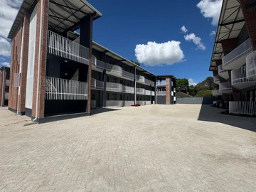 2 Bedroom Flat & Apartment