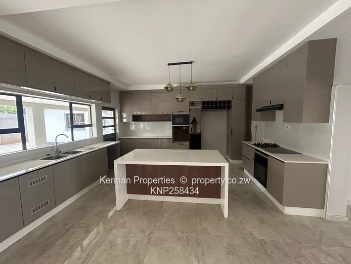 Luxury Modern Living – Close To Westgate Shopping Centre