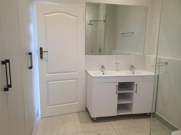 2 Bedroom Flat & Apartment
