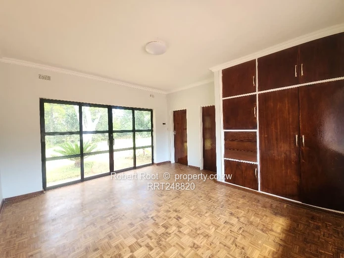 Prime Commercial Space to Let  In Helensvale