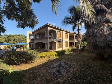 6 Bedroom House