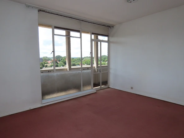 3 Bedroom Flat & Apartment