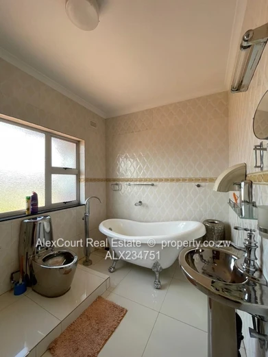 Stunning MIllion Dollar Gletwyn Park House! Bargain!