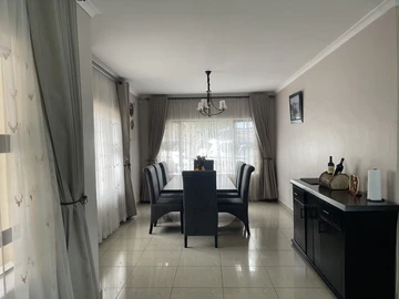 6 Bedroom House