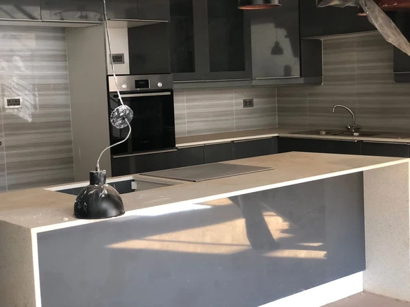 4 Bedroom Flat & Apartment