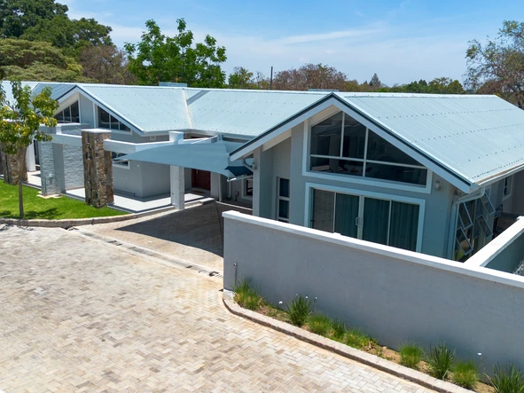 3 Bedroom Flat & Apartment