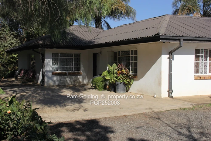 Invest in this sought after neighbourhood. (Sole Mandate)