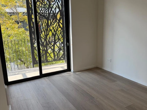 2 Bedroom Flat & Apartment