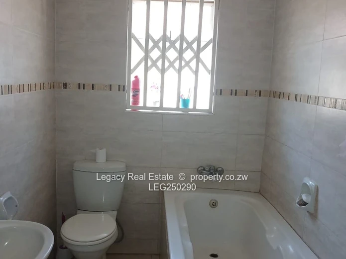 Madokero 3-Bed Brick Home - Borehole & Bright Lounge