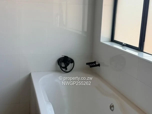 Matsheumhlope Luxury Residence — Property Listing