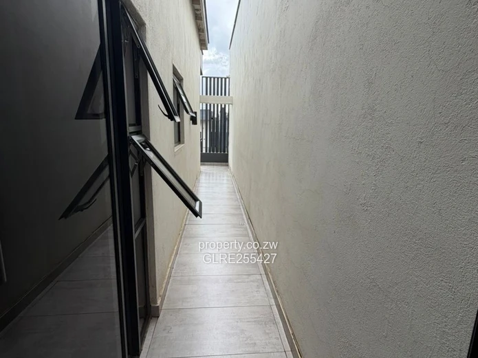 Modern Avondale 3BR Flat — Pool, Borehole & Gym