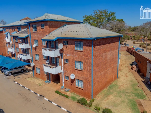 2 Bedroom Flat & Apartment