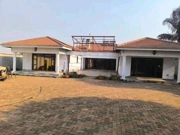 6 Bedroom House