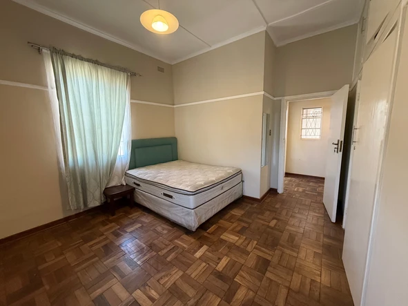 2 Bedroom Flat & Apartment