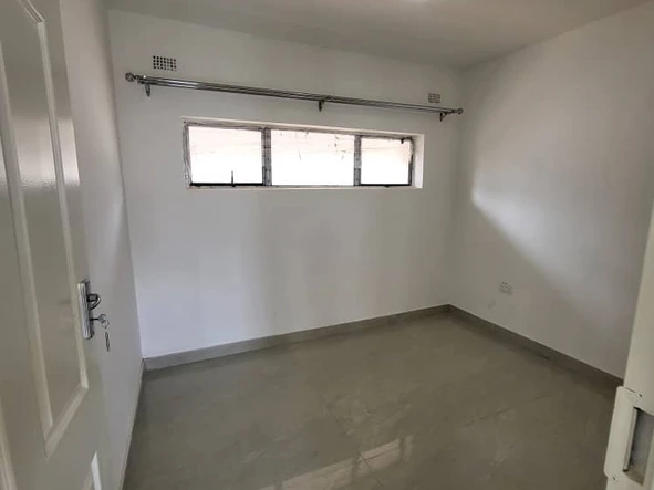 2 Bedroom Flat & Apartment