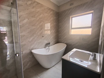 3 Bedroom Flat & Apartment