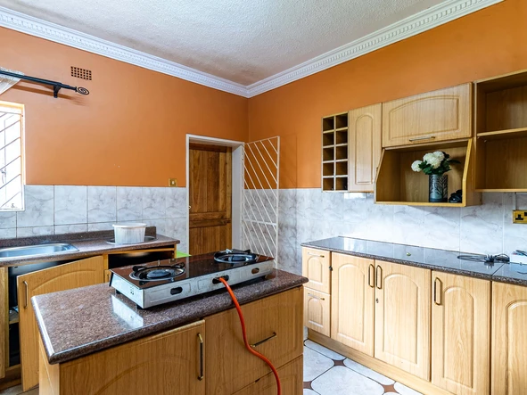 5 Bedroom House