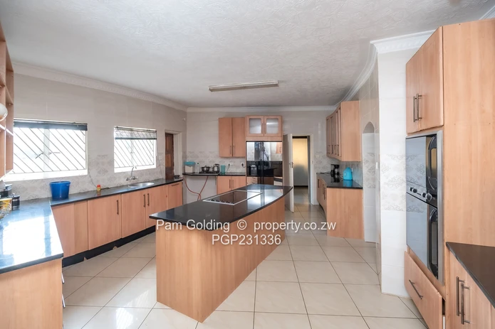 Neat and Spacious Family Home!!