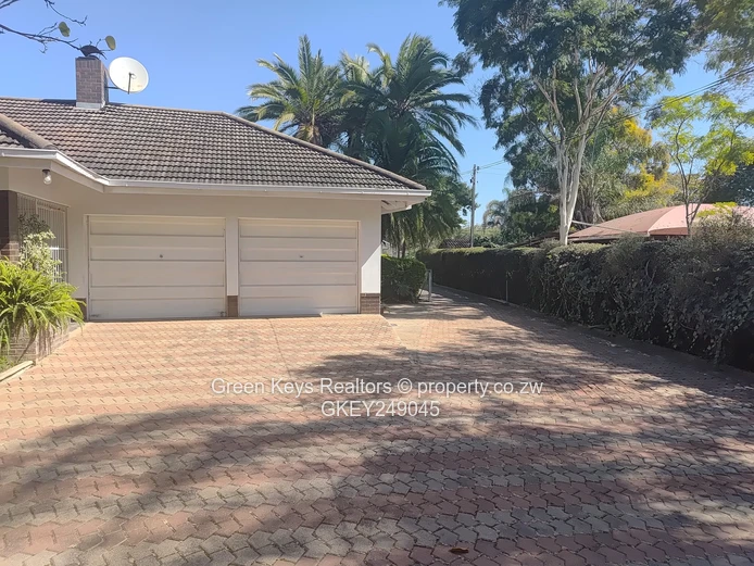 Mount Pleasant 4-Bed with Pool, Borehole Tanks & Gardeneds 