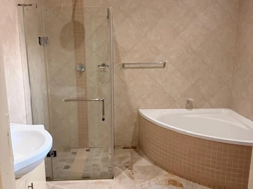 3 Bedroom Flat & Apartment