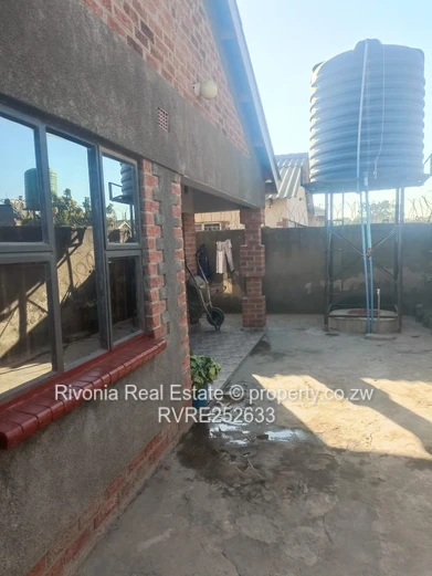 Chitungwiza 5-Bed Home with Borehole & Built-in Wardrobes