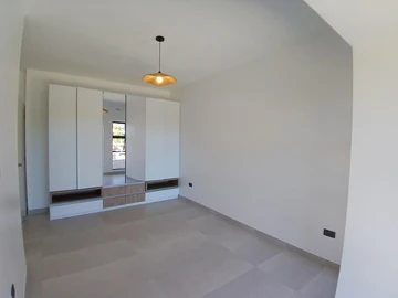 2 Bedroom Flat & Apartment