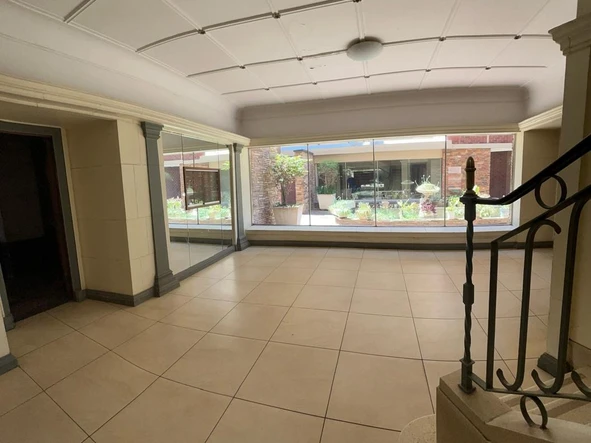 2 Bedroom Flat & Apartment