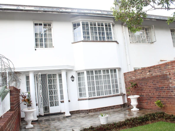 2 Bedroom Flat & Apartment