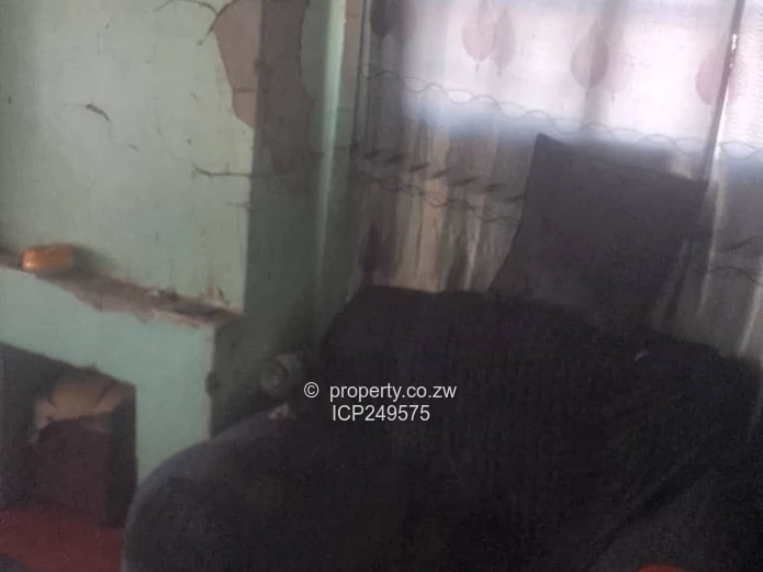 Zengeza 2 Chitungwiza 4 bedroom house for 40K