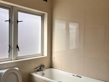 3 Bedroom Flat & Apartment