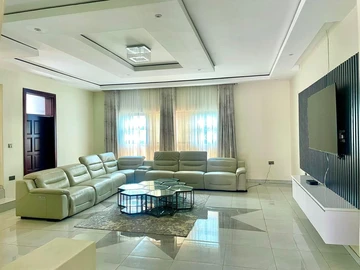 6 Bedroom House