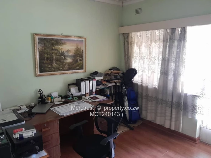 Comfortable family home, zoned mixed commercial! (Sole Mandate)