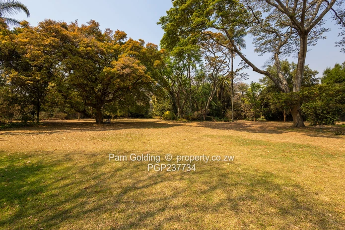 Two Acres on Kew Drive