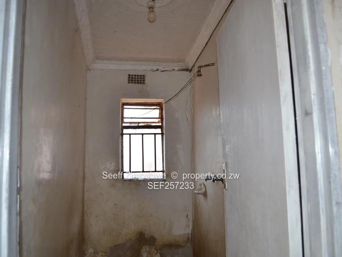 4-Bed Maridale Home — Walled, Paved Courtyard