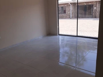 3 Bedroom Flat & Apartment