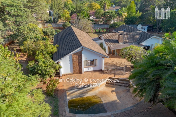 5Bedroom House on An Acre, Corner Property