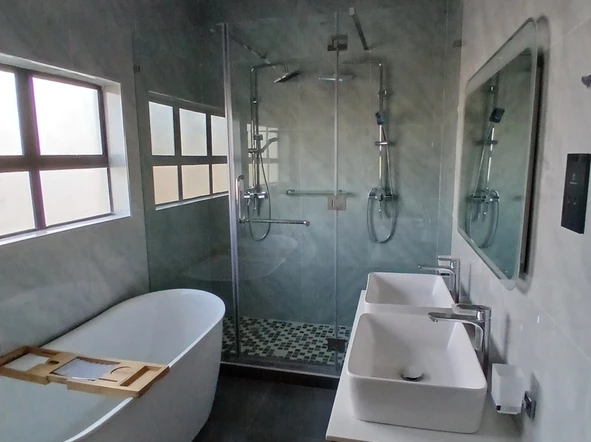 3 Bedroom Flat & Apartment