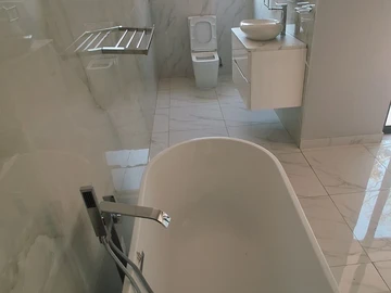 2 Bedroom Flat & Apartment