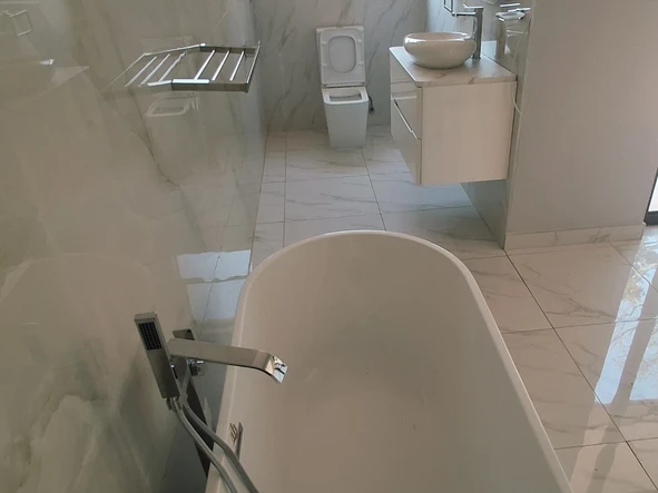 2 Bedroom Flat & Apartment